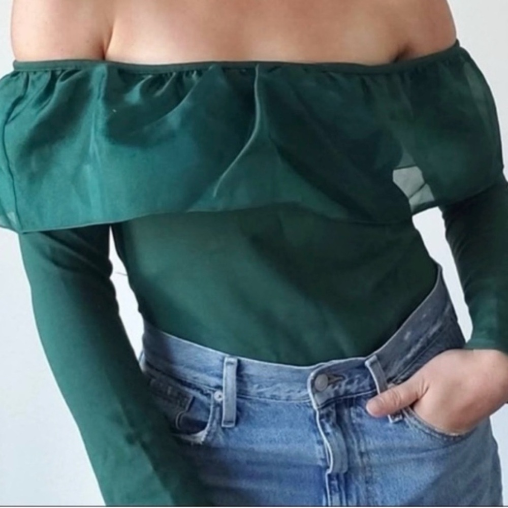 ❤️ J Crew Emerald Off-Shoulder Top